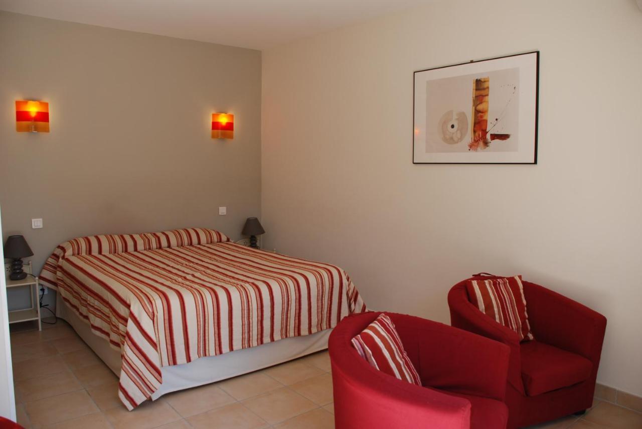 Au Bon Penequet Bed & Breakfast Pujaut Exterior photo